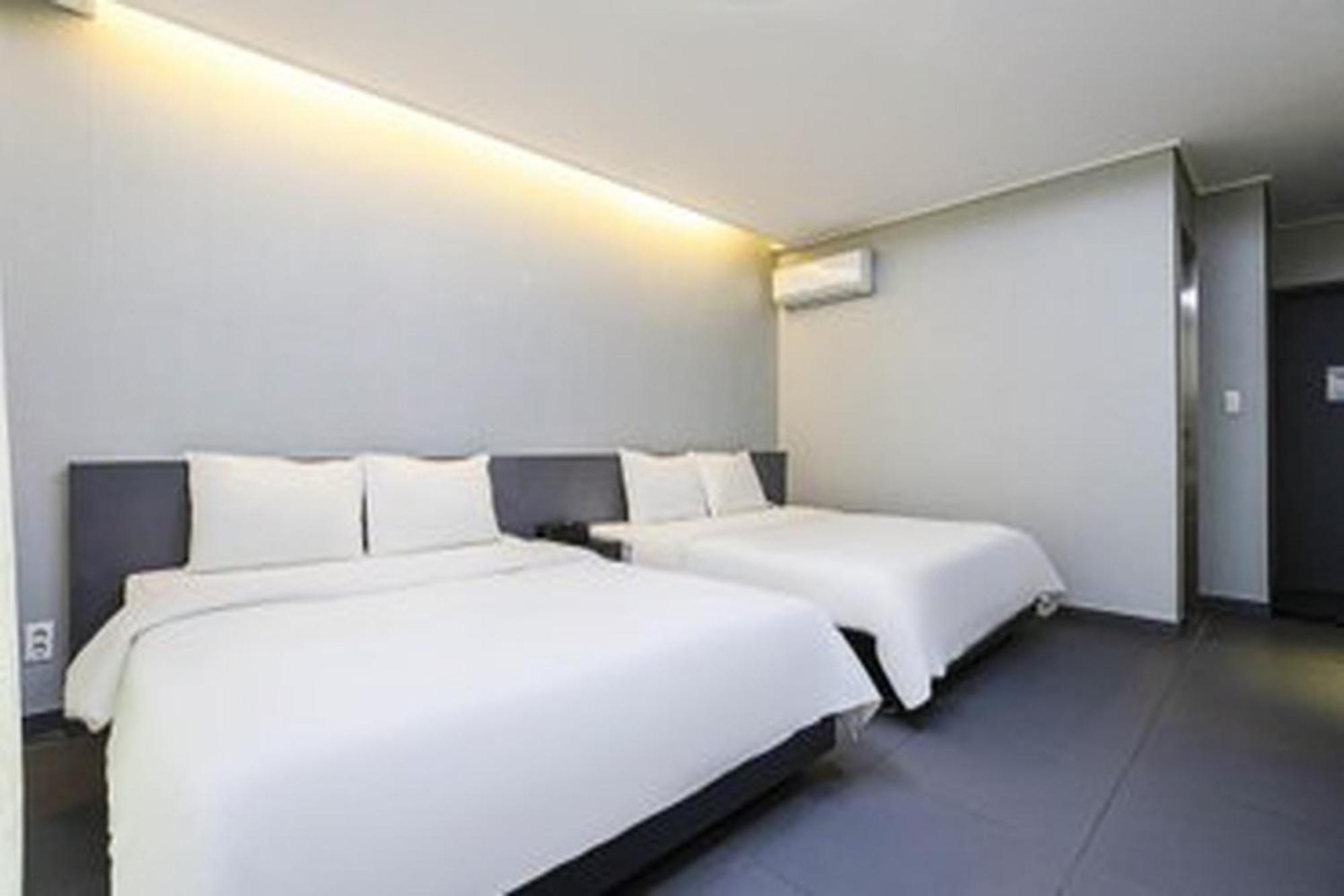 G Tourist Hotel Wolmido Incheon Esterno foto