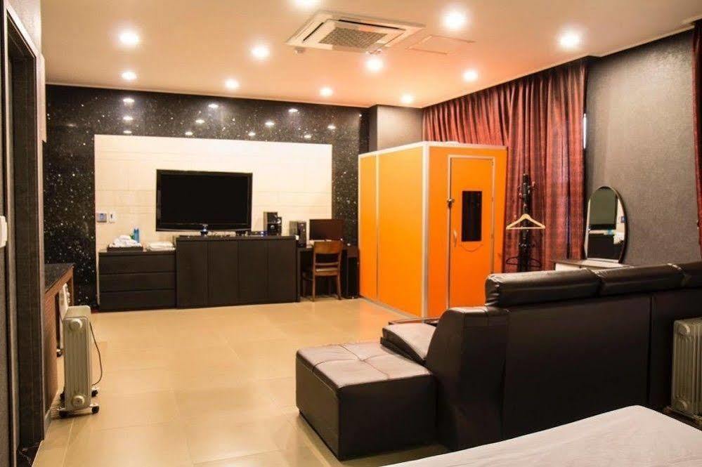G Tourist Hotel Wolmido Incheon Esterno foto