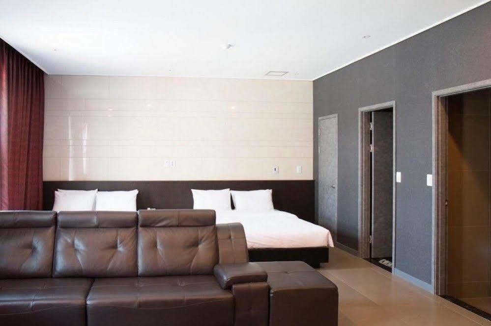 G Tourist Hotel Wolmido Incheon Esterno foto