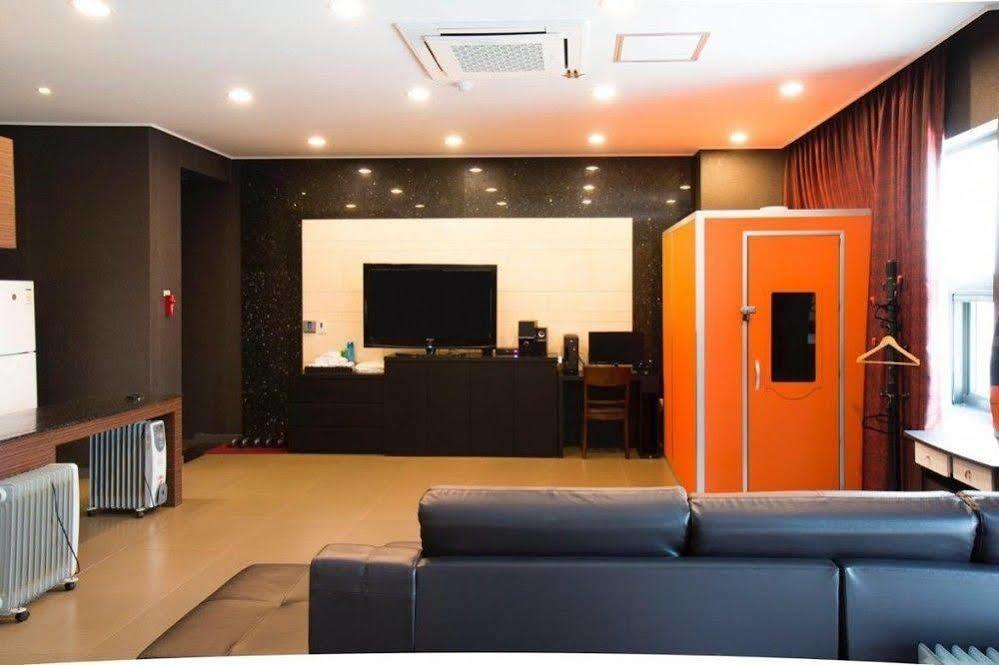 G Tourist Hotel Wolmido Incheon Esterno foto