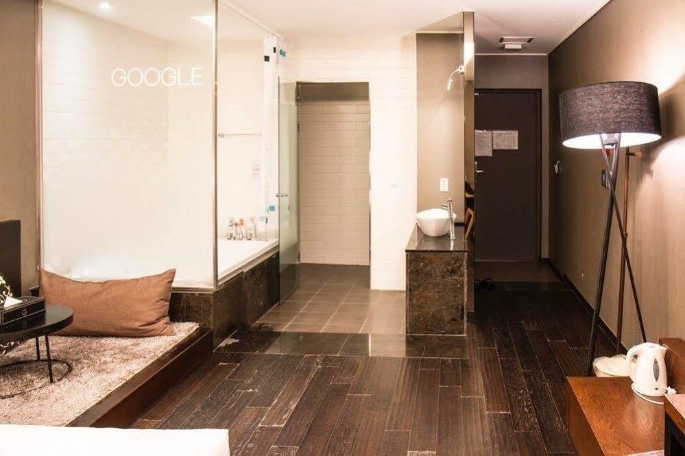 G Tourist Hotel Wolmido Incheon Esterno foto