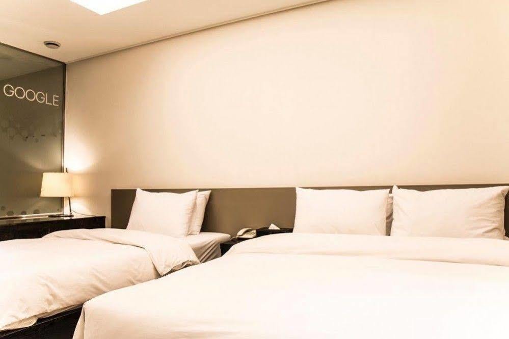 G Tourist Hotel Wolmido Incheon Esterno foto