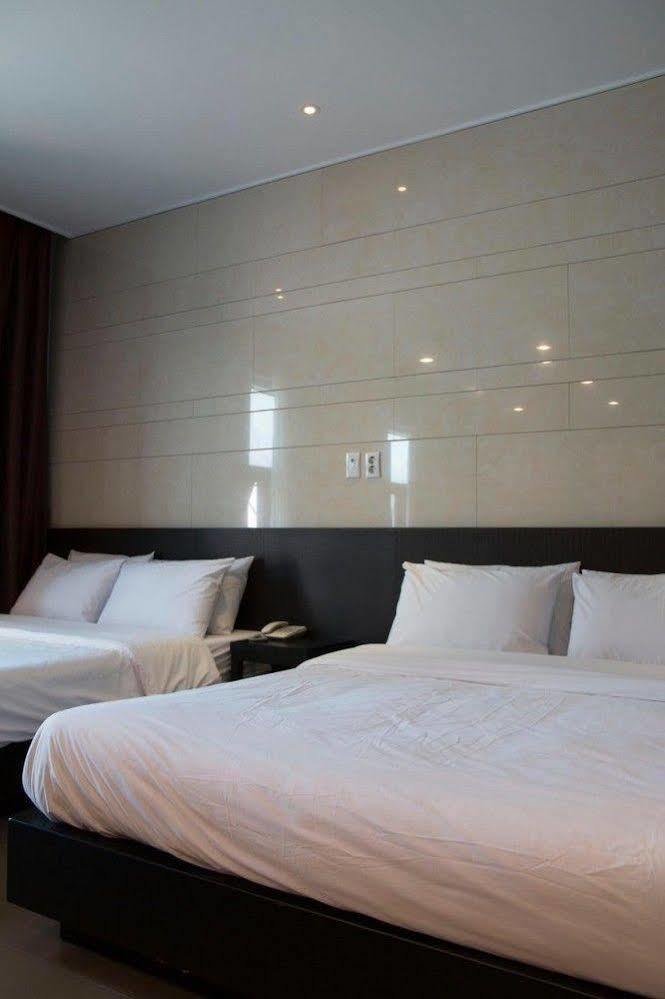 G Tourist Hotel Wolmido Incheon Esterno foto