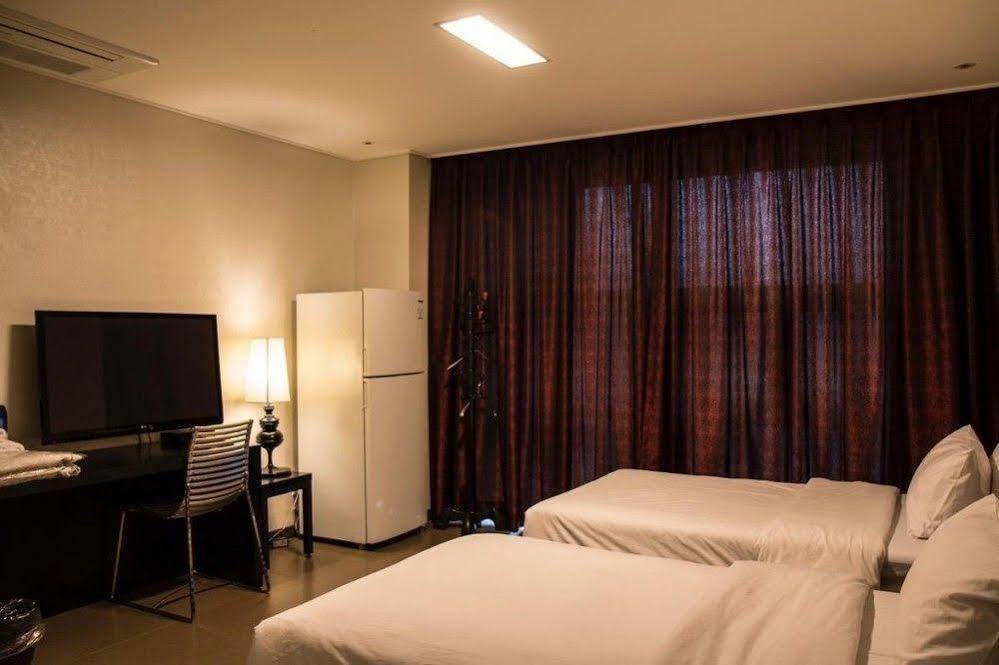 G Tourist Hotel Wolmido Incheon Esterno foto